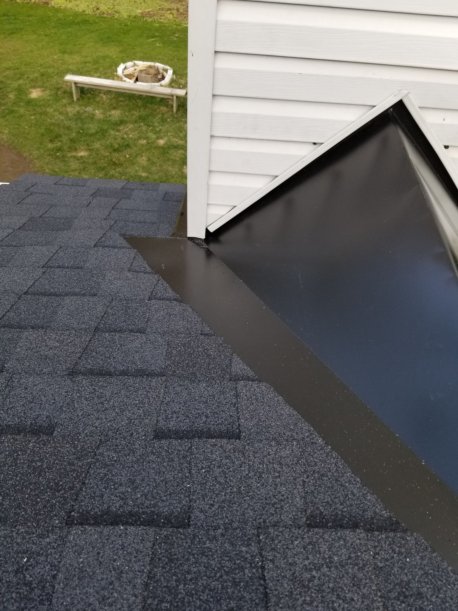 asphalt shingle roof replacement Ashton Station Ottawa – CertainTeed Landmark Moire Black